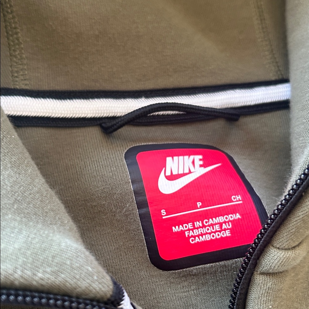 Nike tech Olive Green Full-Zip Hooded Sweatshirt - Picture 2 of 6